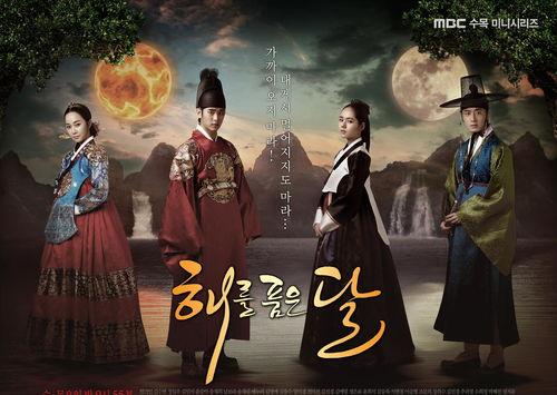 拥抱太阳的月亮,拥抱太阳的温暖光辉